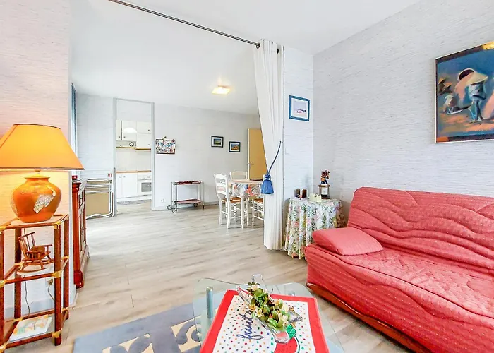 2 Bedroom Gorgeous In Apartamento