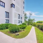 2 Bedroom Amazing In Royan