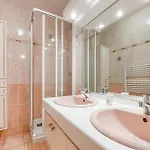 2 Bedroom Amazing In Royan