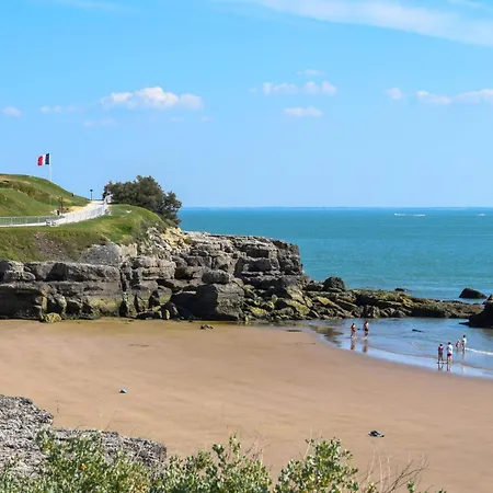 Apartment 2 Bedroom Gorgeous In Royan