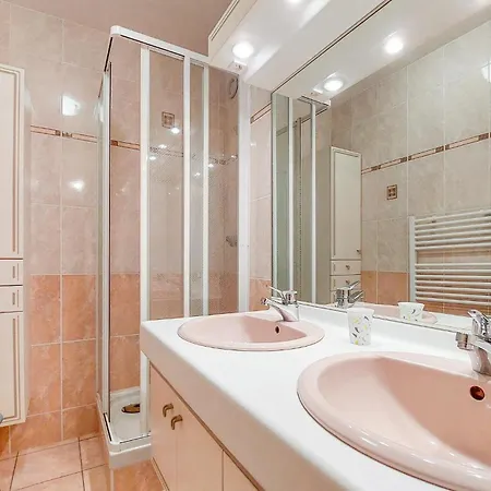 2 Bedroom Amazing In Royan