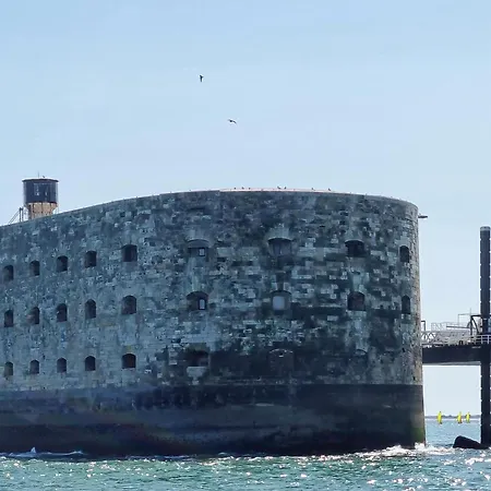 2 Bedroom Gorgeous In *