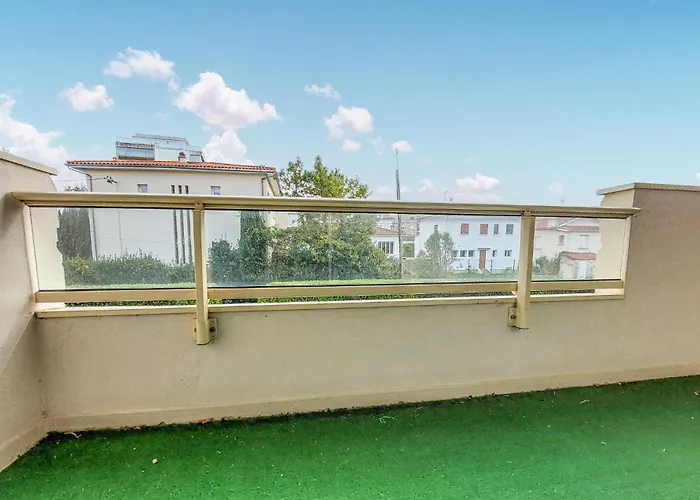 2 Bedroom Gorgeous In *